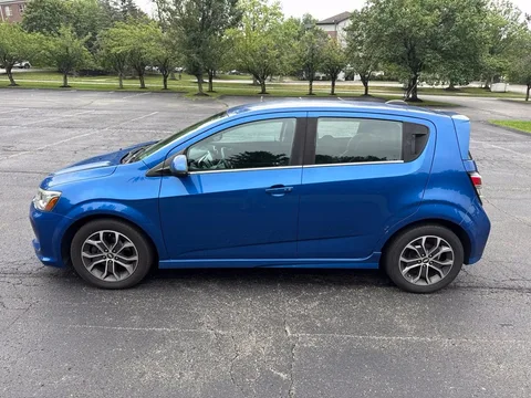2017 Chevrolet Sonic LT, photo 3