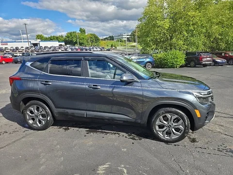 2024 Kia Seltos S AWD, photo 2