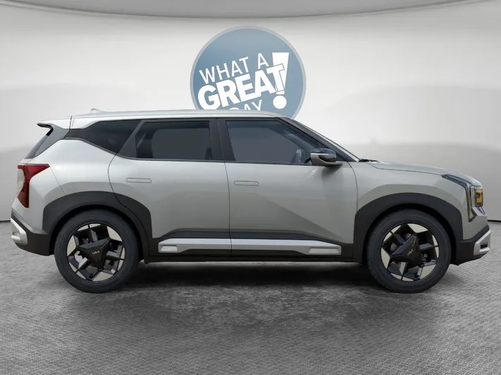 2027 Kia Seltos - view 7