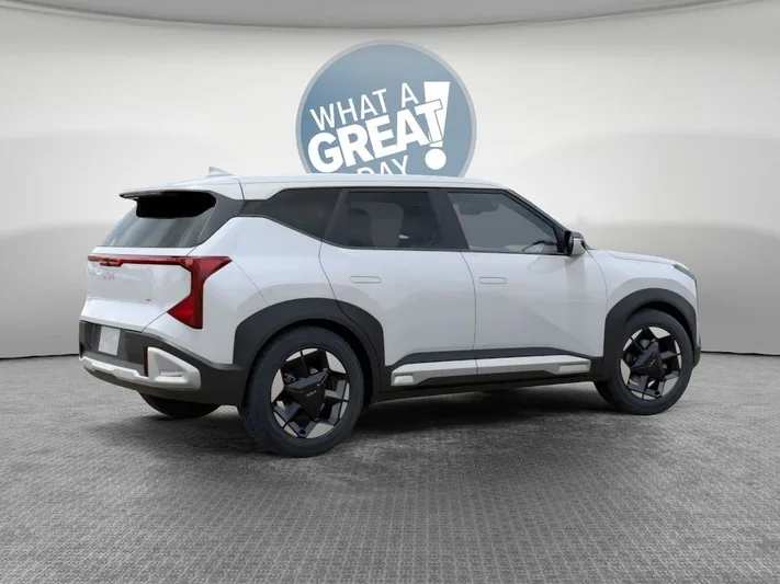 2027 Kia Seltos - view 6