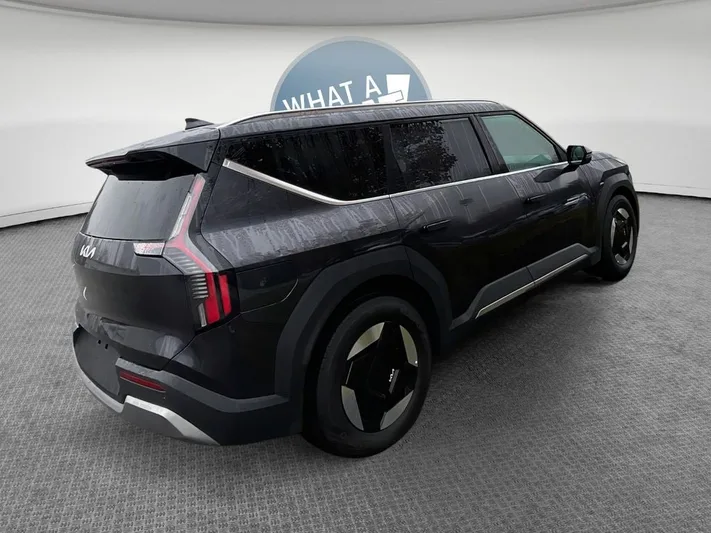 2025 Kia EV9 - view 3