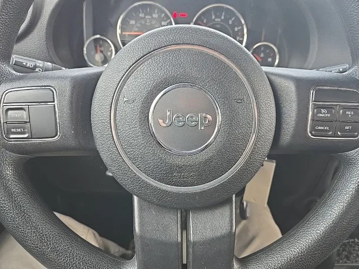 2015 Jeep Wrangler - view 13