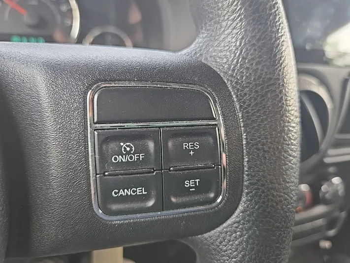 2015 Jeep Wrangler - view 15