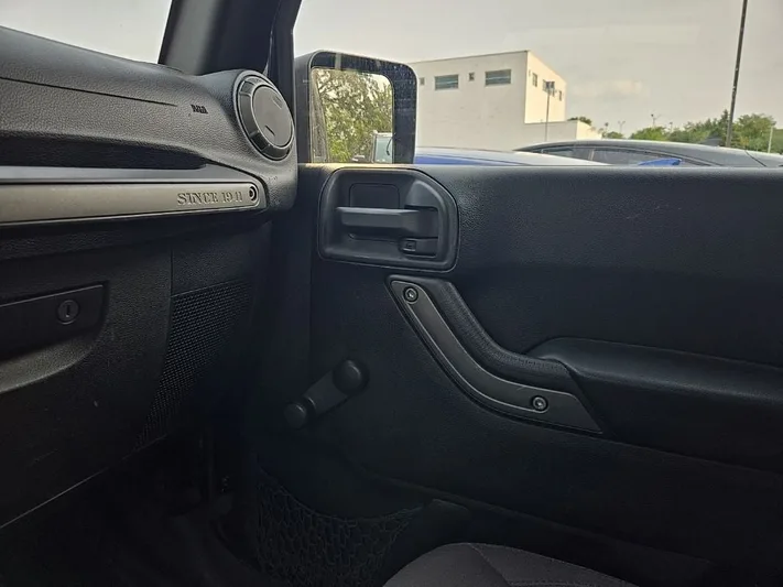 2015 Jeep Wrangler - view 19