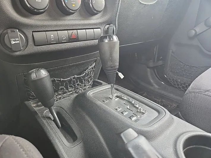 2015 Jeep Wrangler - view 20