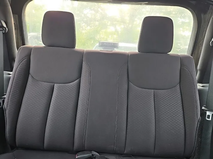 2015 Jeep Wrangler - view 23