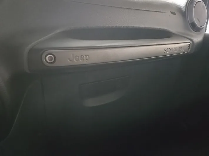 2015 Jeep Wrangler - view 27