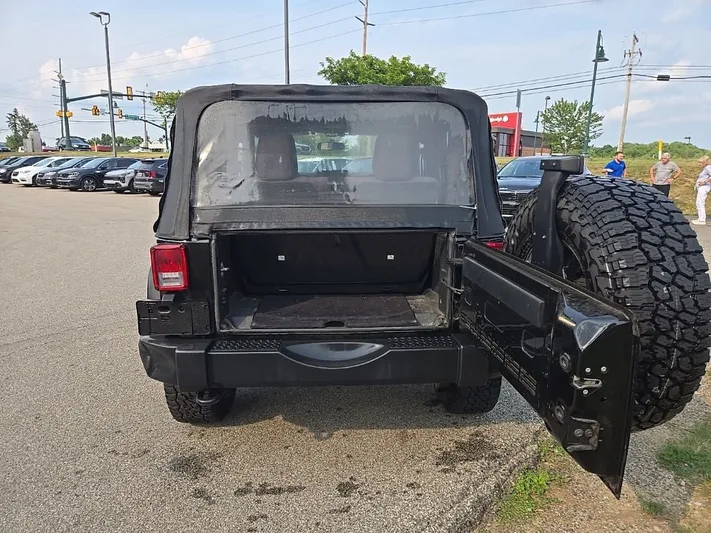 2015 Jeep Wrangler - view 4