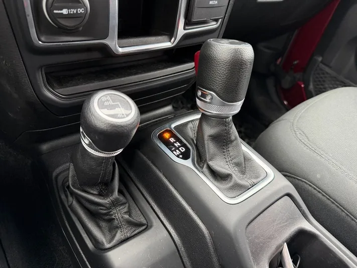 2021 Jeep Wrangler - view 21