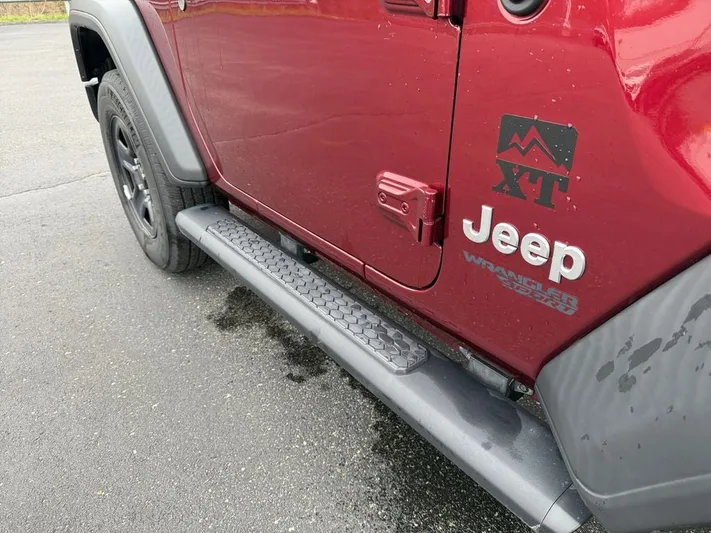 2021 Jeep Wrangler - view 32