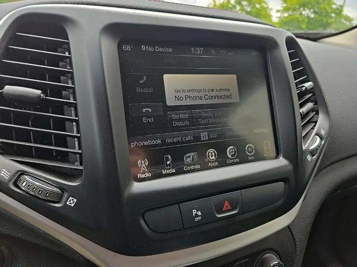 2018 Jeep Cherokee - view 21