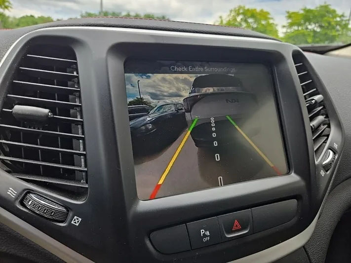2018 Jeep Cherokee - view 22