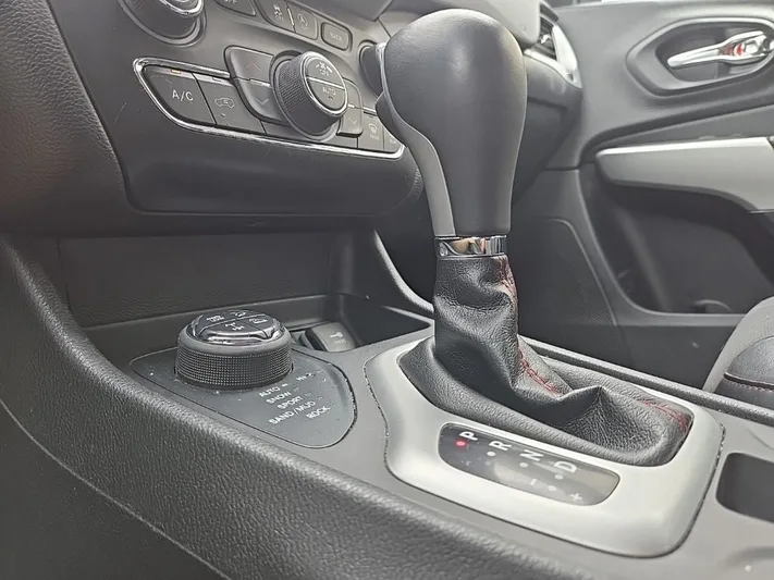 2018 Jeep Cherokee - view 25