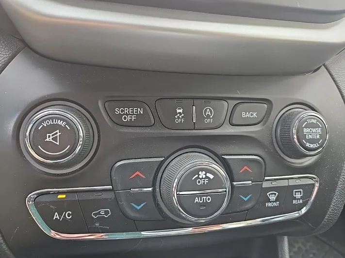 2018 Jeep Cherokee - view 26
