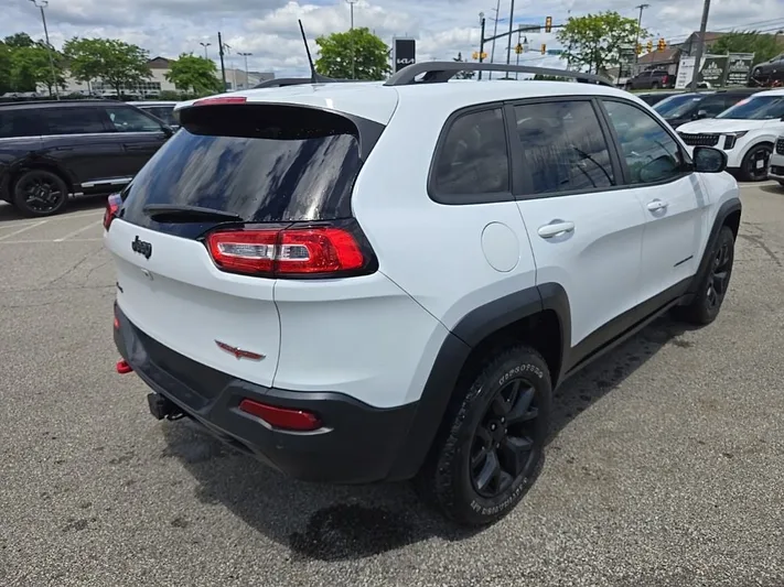 2018 Jeep Cherokee - view 3
