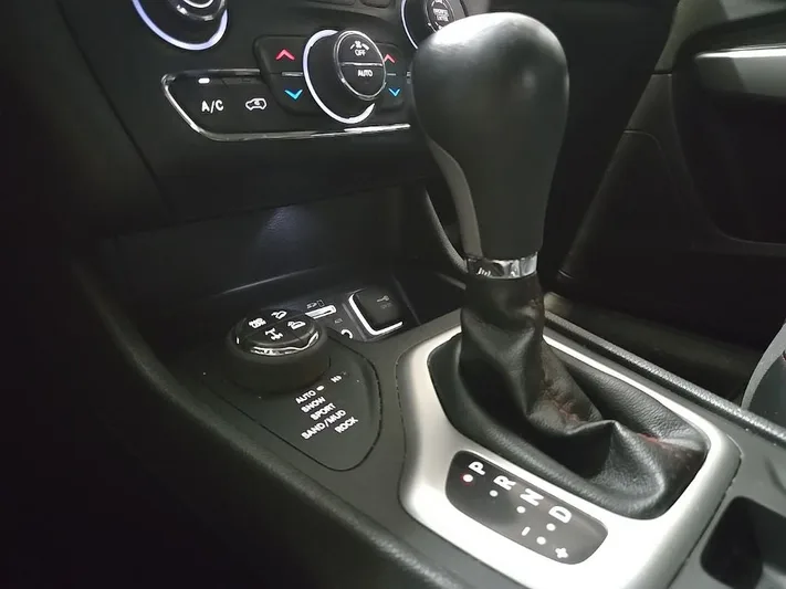 2018 Jeep Cherokee - view 31