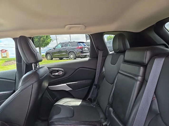 2018 Jeep Cherokee - view 34