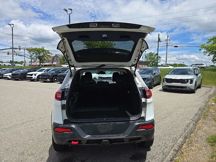 2018 Jeep Cherokee - view 7