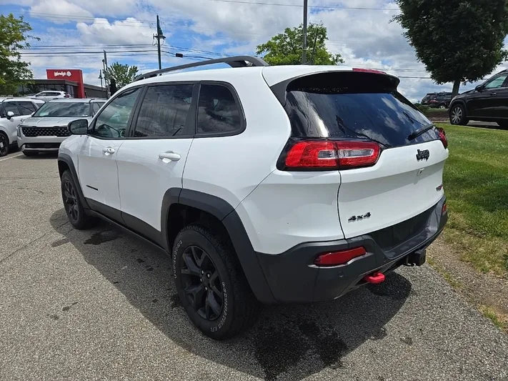 2018 Jeep Cherokee - view 9