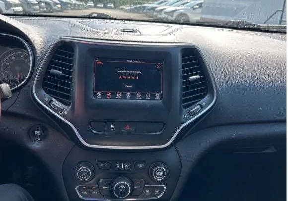 2019 Jeep Cherokee - view 10