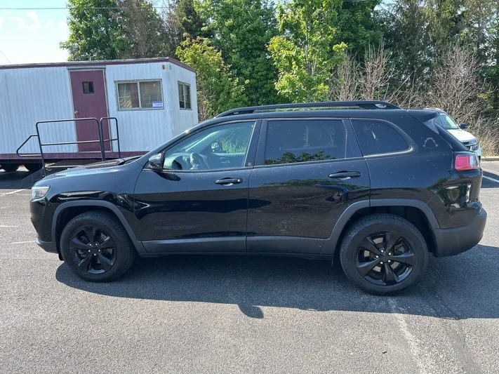 2019 Jeep Cherokee - view 4