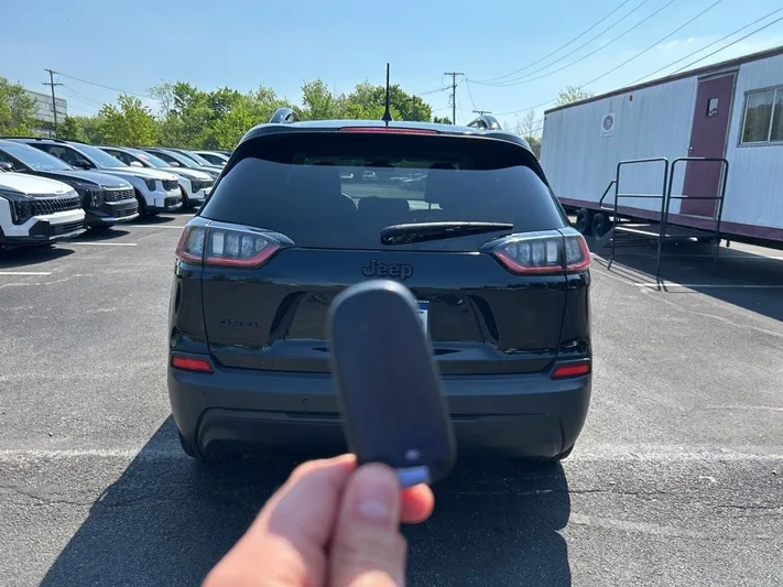 2019 Jeep Cherokee - view 6