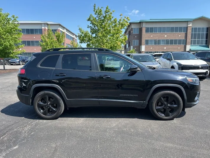 2019 Jeep Cherokee - view 8