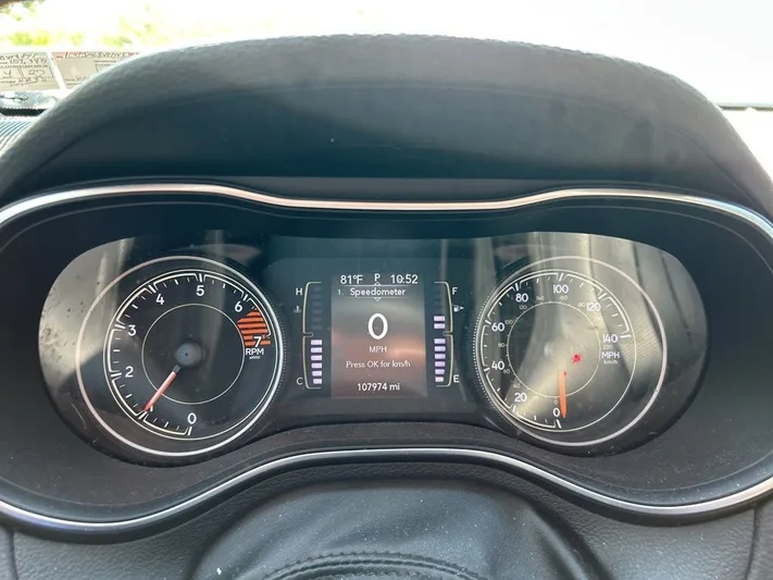 2019 Jeep Cherokee - view 9