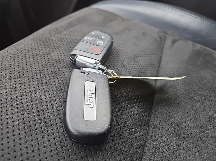2019 Jeep Grand - view 12