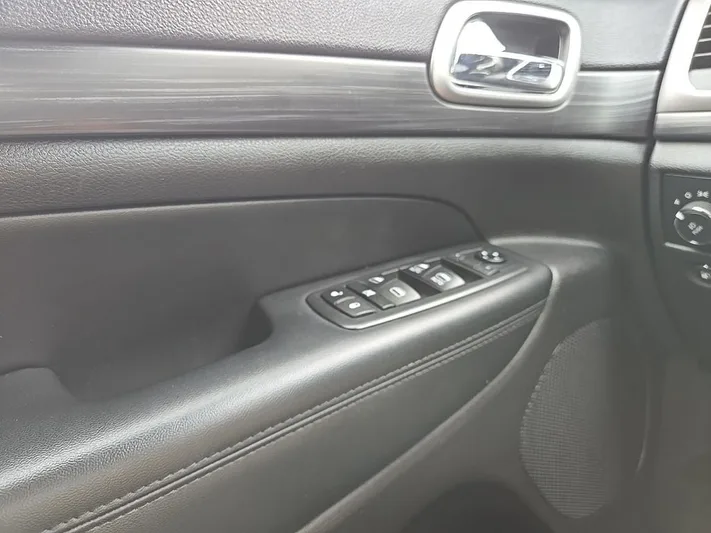 2019 Jeep Grand - view 18