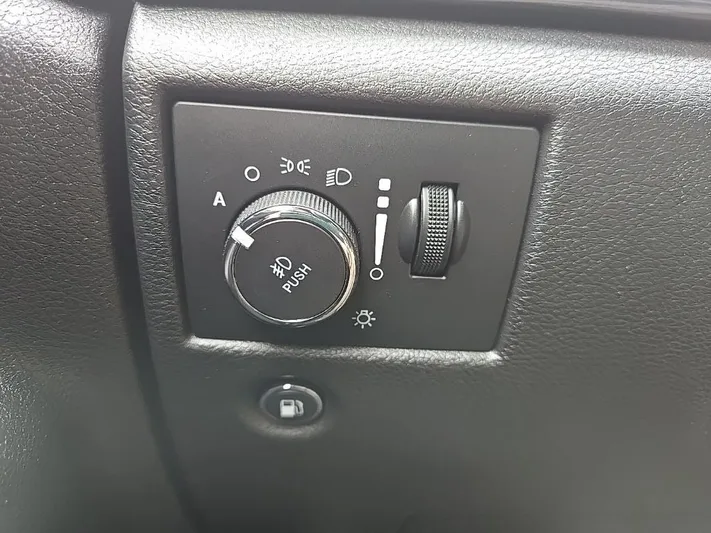 2019 Jeep Grand - view 19