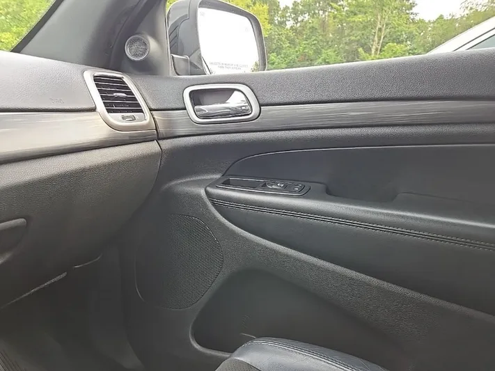 2019 Jeep Grand - view 24