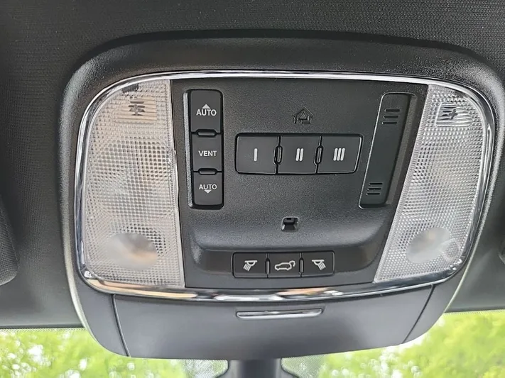 2019 Jeep Grand - view 26