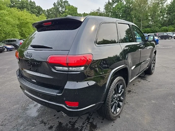 2019 Jeep Grand - view 3