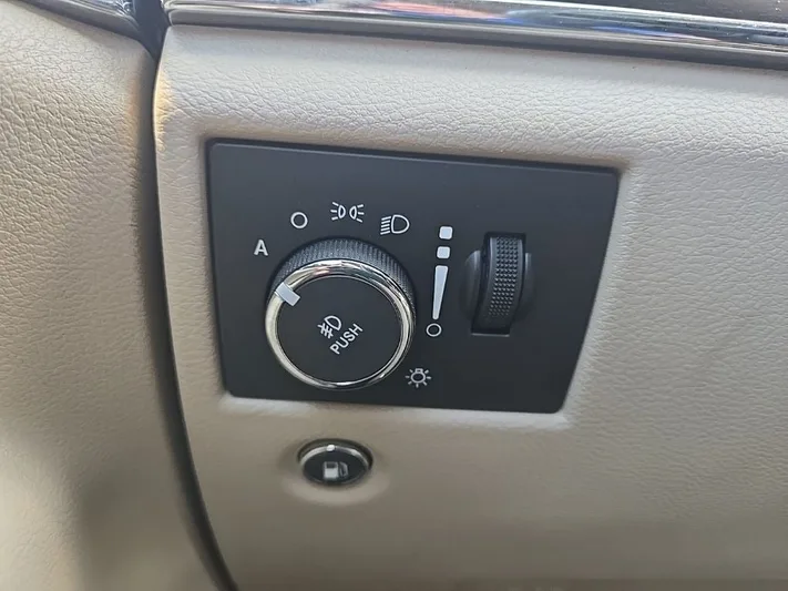 2015 Jeep Grand - view 12