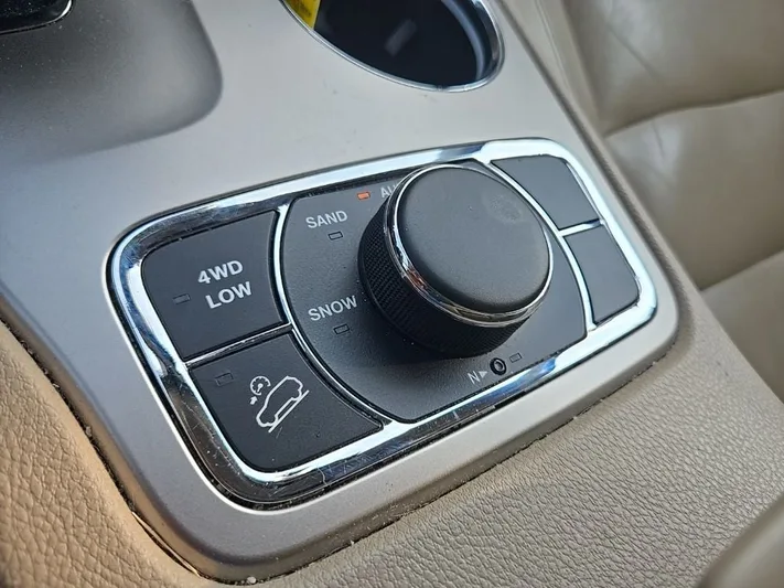 2015 Jeep Grand - view 25