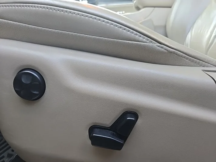 2015 Jeep Grand - view 27