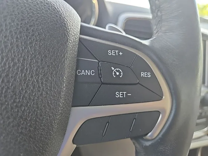 2015 Jeep Grand - view 9