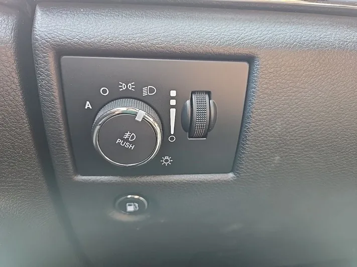 2020 Jeep Grand - view 21
