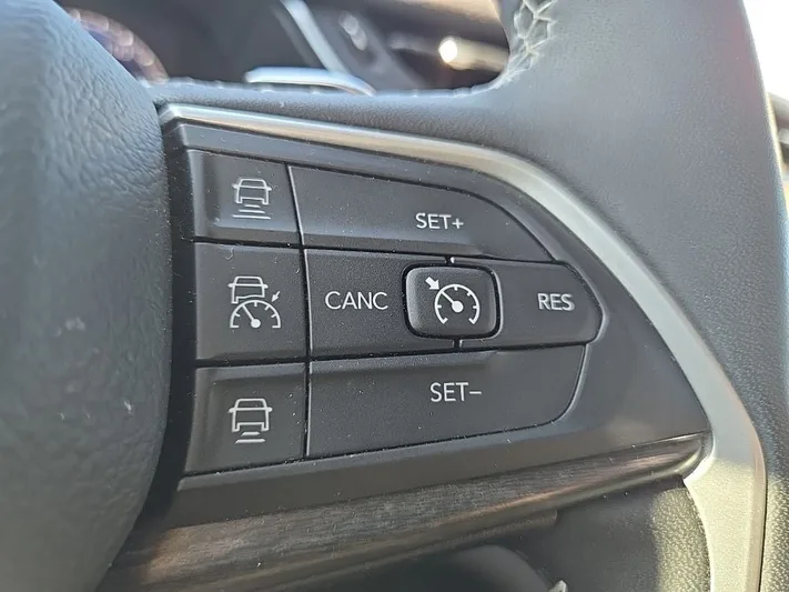 2023 Jeep Grand - view 13