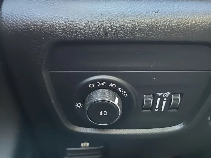 2023 Jeep Grand - view 17