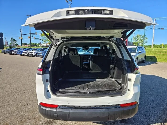 2023 Jeep Grand - view 30