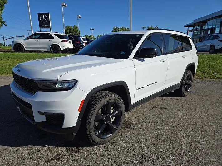 2023 Jeep Grand - view 9