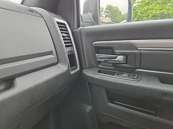 2023 RAM 1500 - view 33