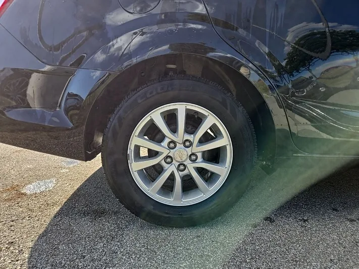 2018 Chevrolet Sonic - view 13