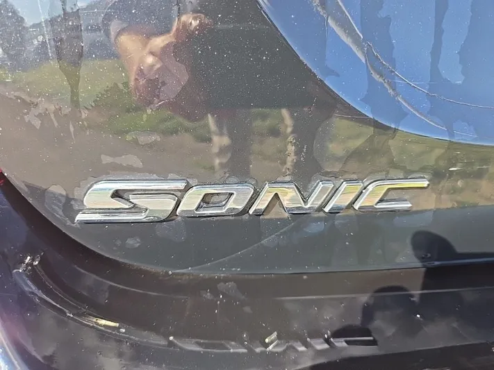 2018 Chevrolet Sonic - view 5