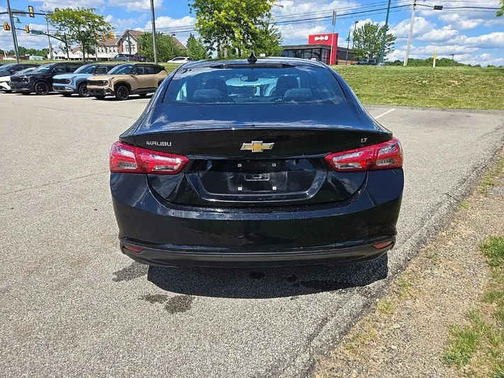 2022 Chevrolet Malibu - view 6