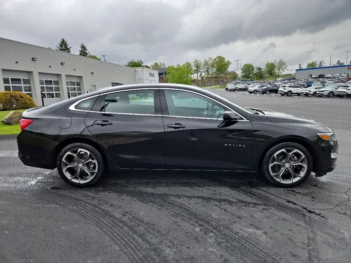 2023 Chevrolet Malibu - view 2