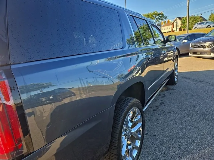 2020 GMC Yukon - view 3