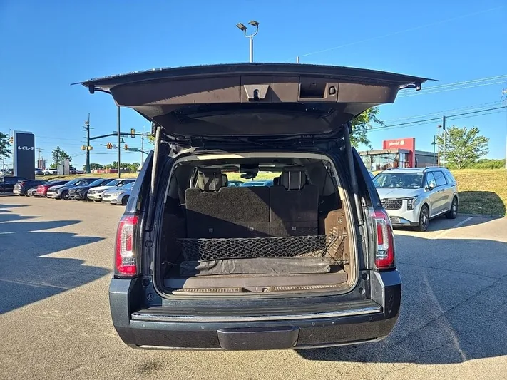 2020 GMC Yukon - view 5